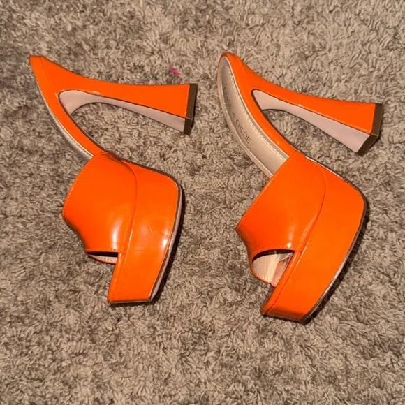 Chase + Chloe Orange Platform Mule Heels Size 5.5 - Picture 5 of 12